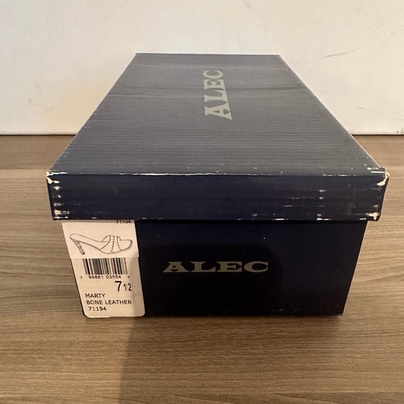 Vintage Alec “Marty” heels - Picture 5 of 5